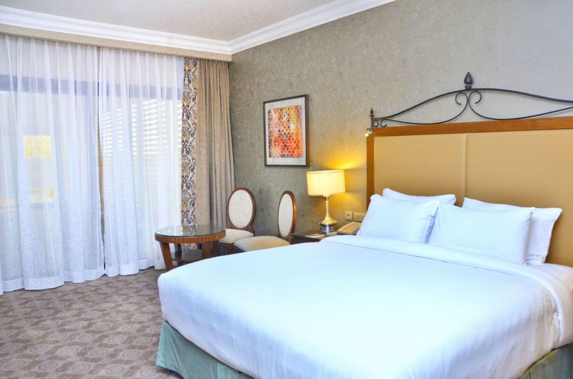 ฮิลตัน อเล็กซานเดรีย คิงส์ แรนช์ รีสอร์ต Hotel คิง มาริอุท ภายนอก รูปภาพ A room at the hotel